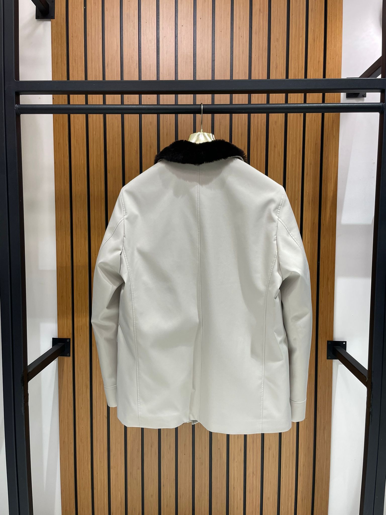 Men’s Jacket with Fur-Lined Interior, Detachable Collar, and Waterproof Fabric M-903