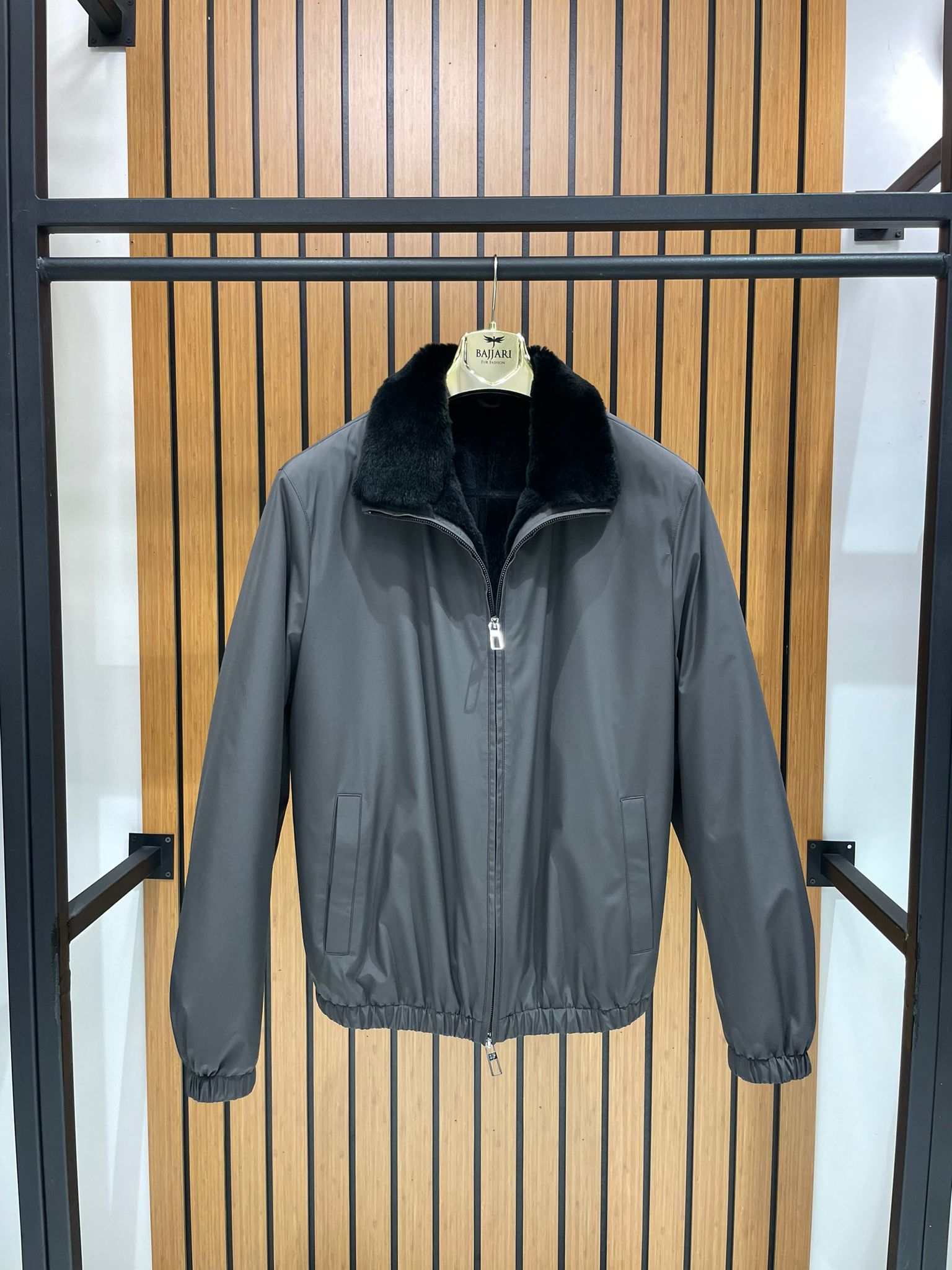 Men’s Jacket with Fur-Lined Interior and Waterproof Fabric M-936