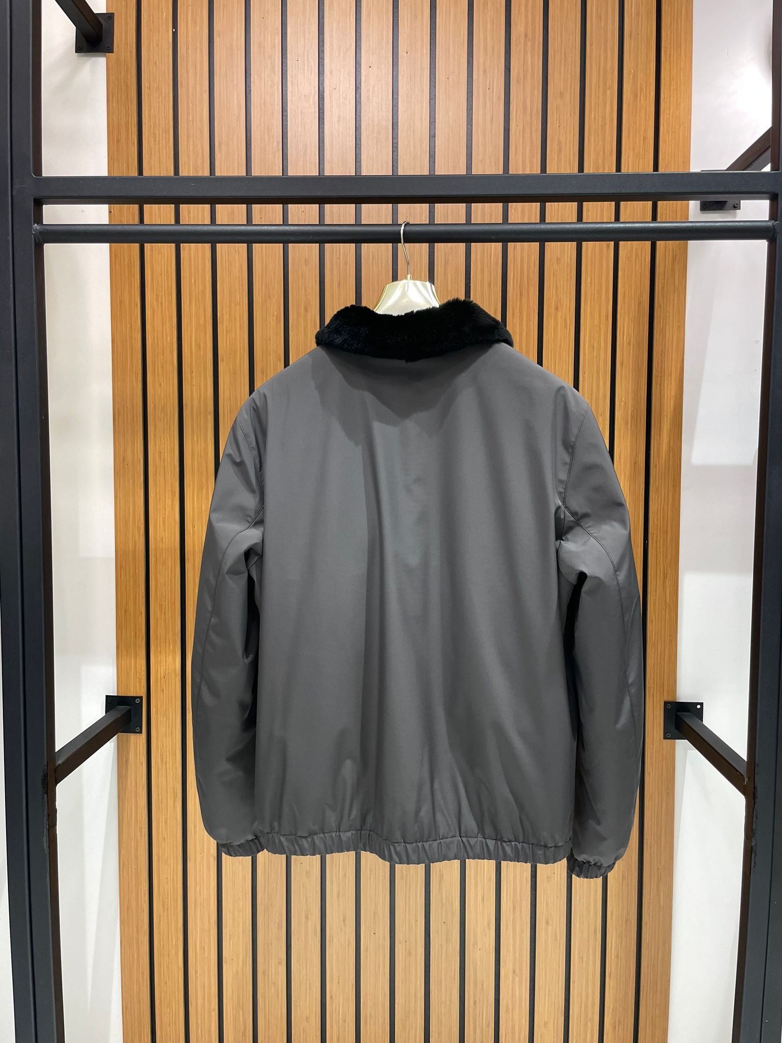 Men’s Jacket with Fur-Lined Interior and Waterproof Fabric M-936