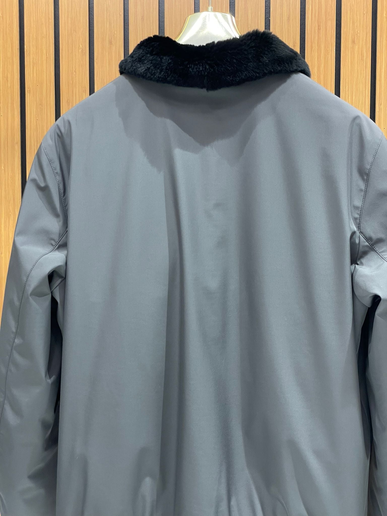 Men’s Jacket with Fur-Lined Interior and Waterproof Fabric M-936