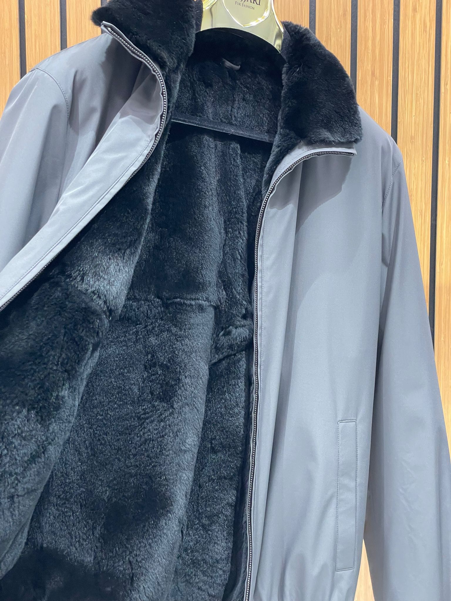 Men’s Jacket with Fur-Lined Interior and Waterproof Fabric M-936