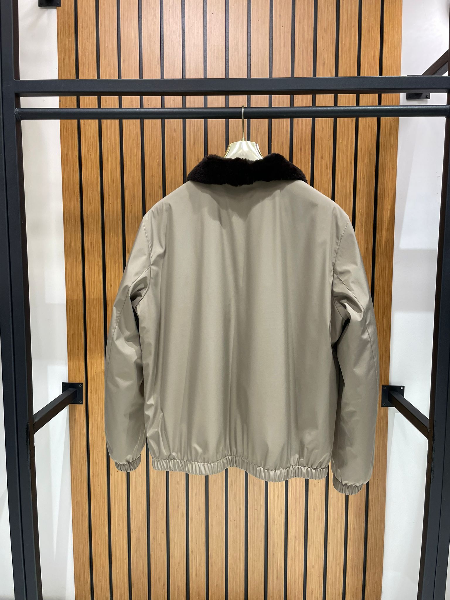 Men’s Jacket with Fur-Lined Interior and Waterproof Fabric M-936
