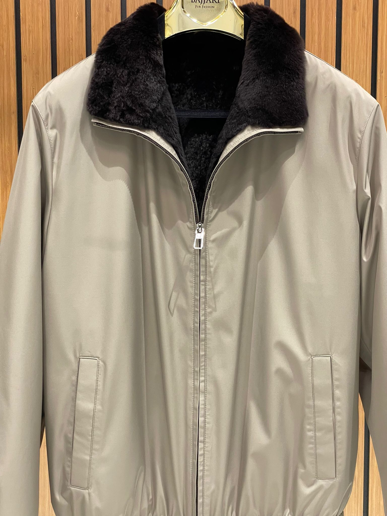 Men’s Jacket with Fur-Lined Interior and Waterproof Fabric M-936