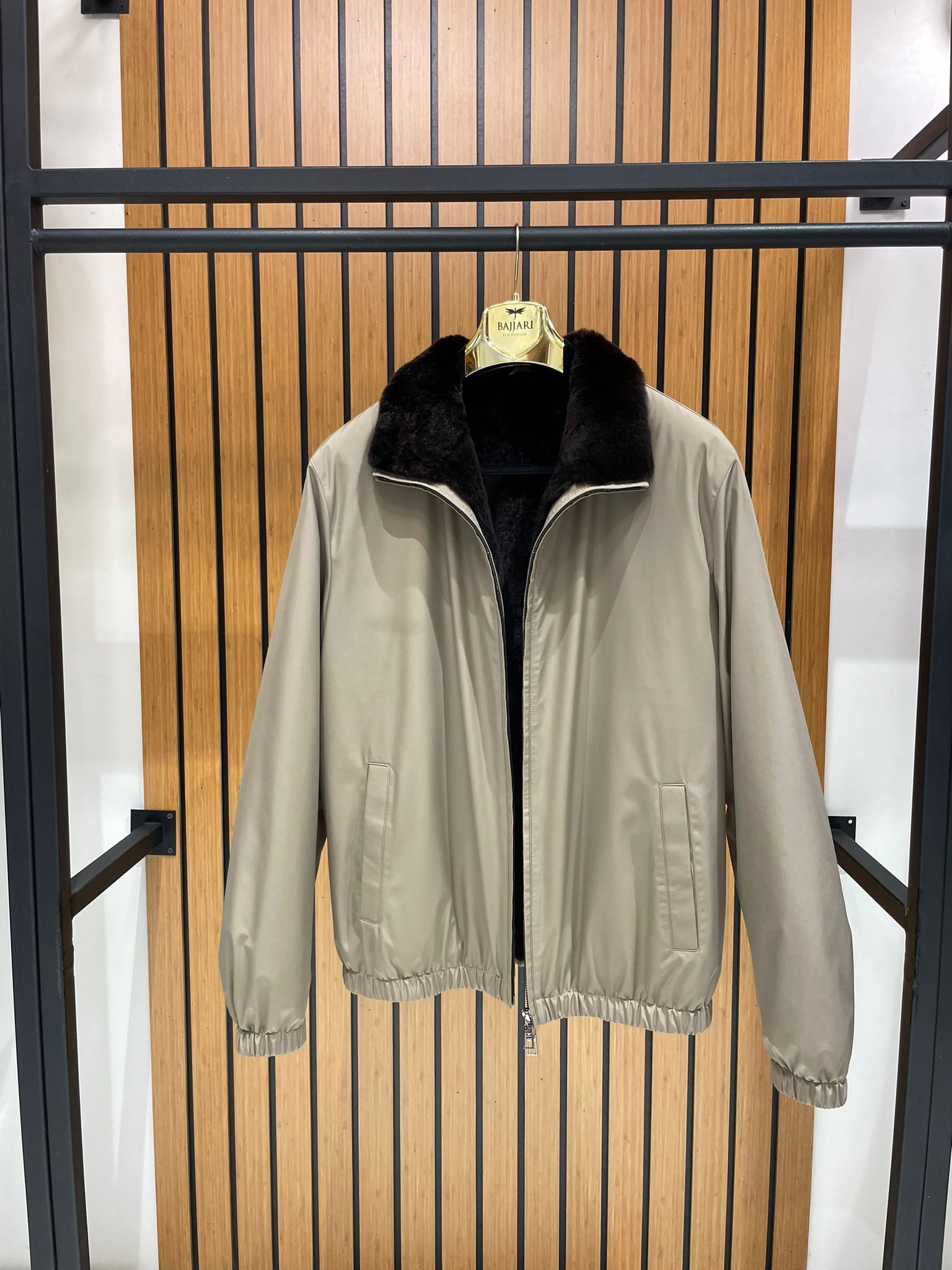 Men’s Jacket with Fur-Lined Interior and Waterproof Fabric M-936