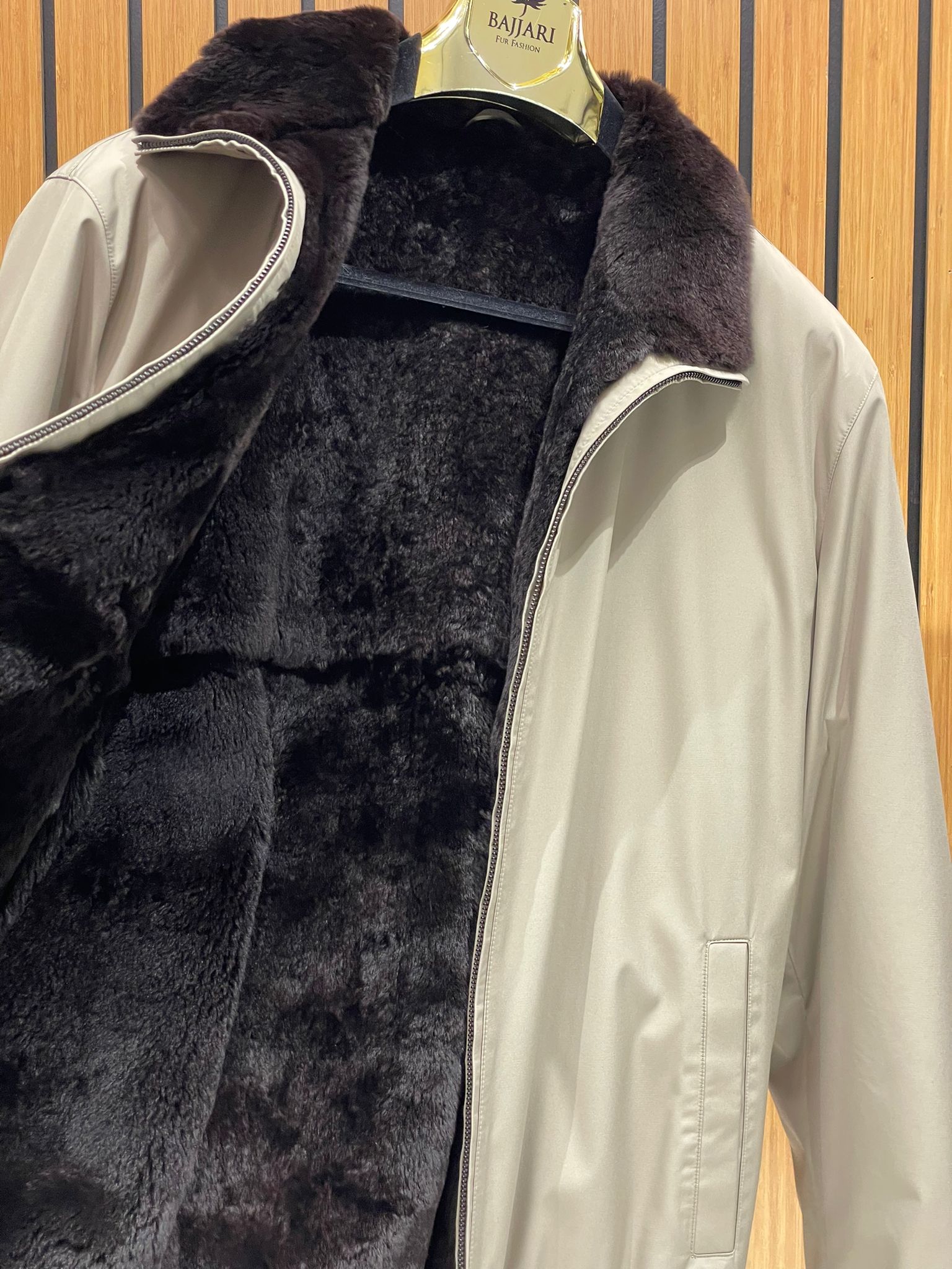 Men’s Jacket with Fur-Lined Interior and Waterproof Fabric M-936