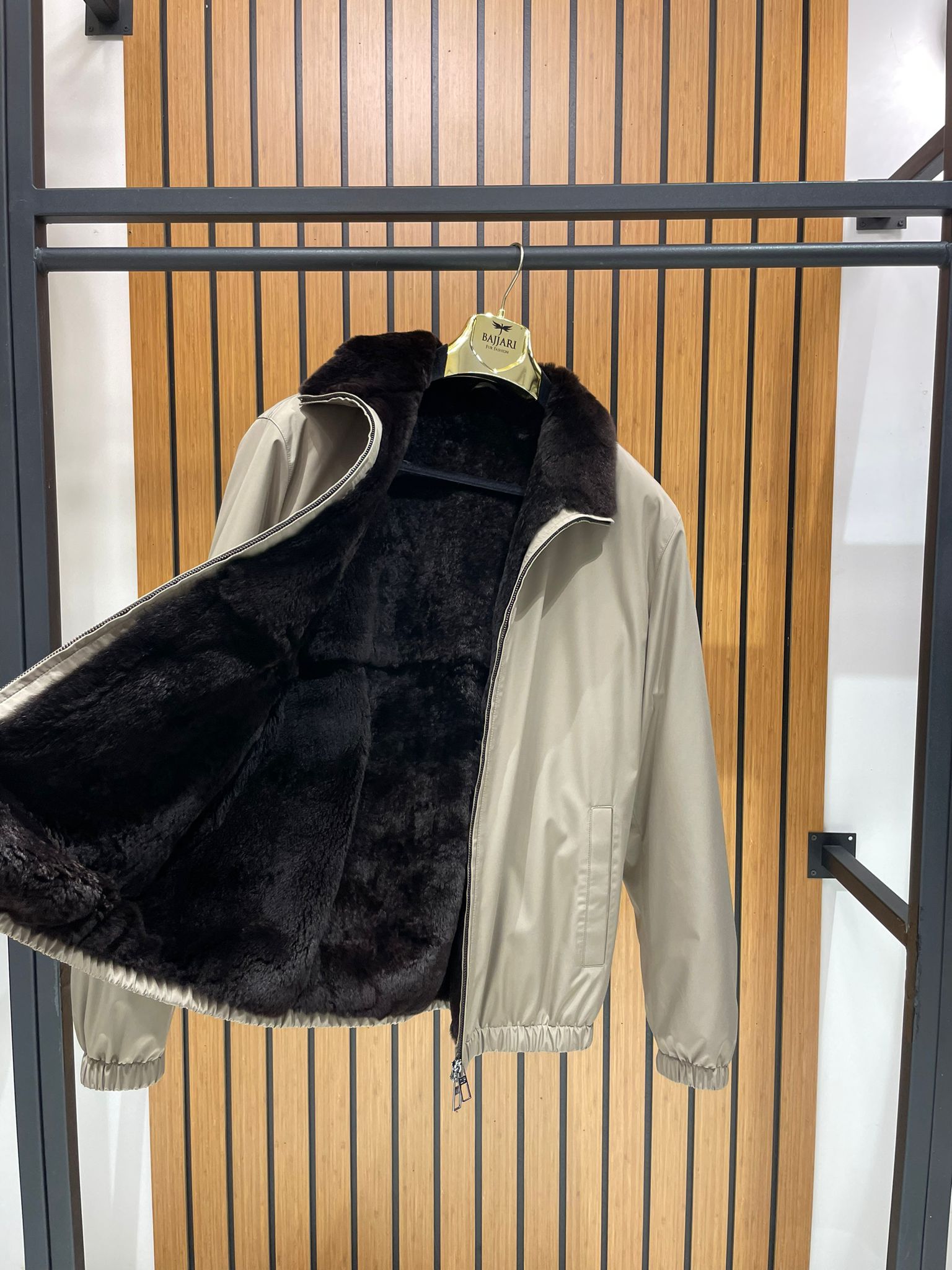 Men’s Jacket with Fur-Lined Interior and Waterproof Fabric M-936