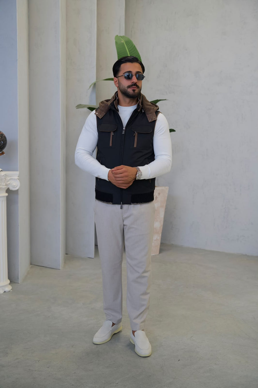 Stylish Men's Vest, Waterproof Fabric and Knitted Inner Lining
