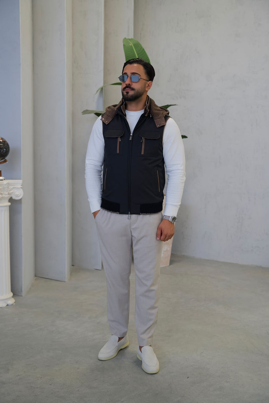 Stylish Men's Vest, Waterproof Fabric and Knitted Inner Lining