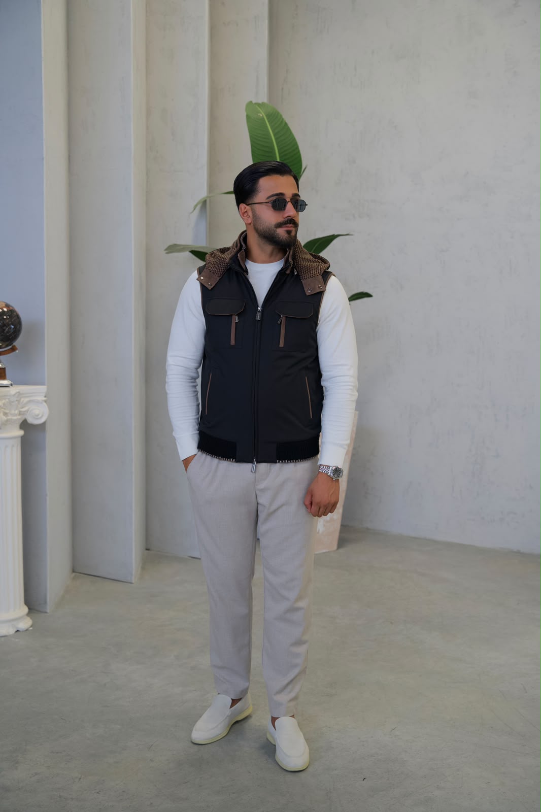 Stylish Men's Vest, Waterproof Fabric and Knitted Inner Lining