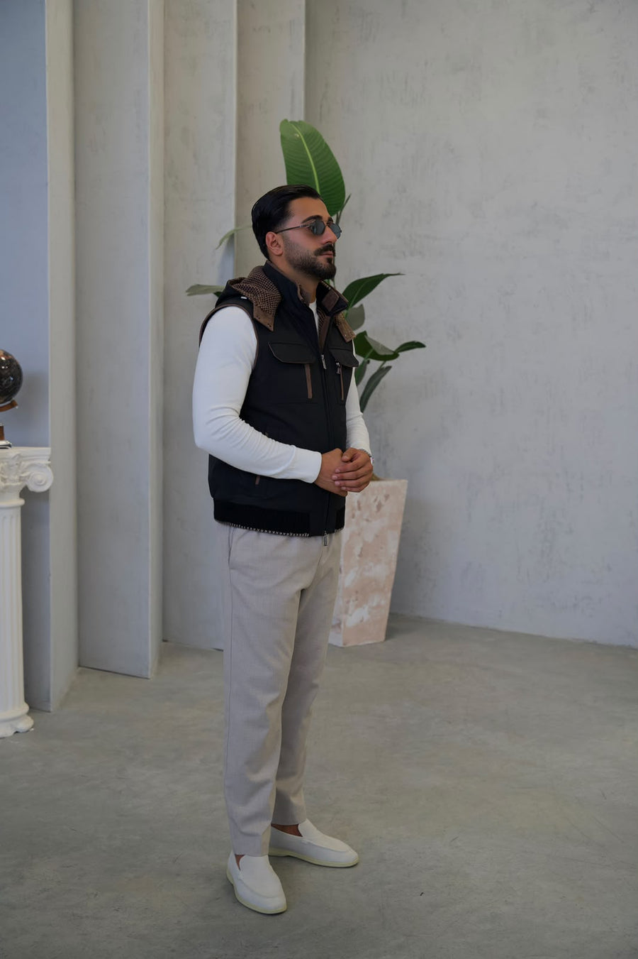 Stylish Men's Vest, Waterproof Fabric and Knitted Inner Lining