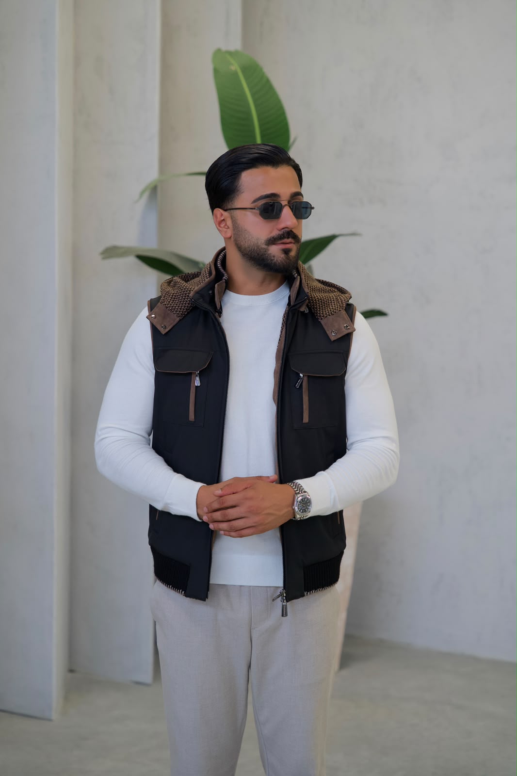 Stylish Men's Vest, Waterproof Fabric and Knitted Inner Lining