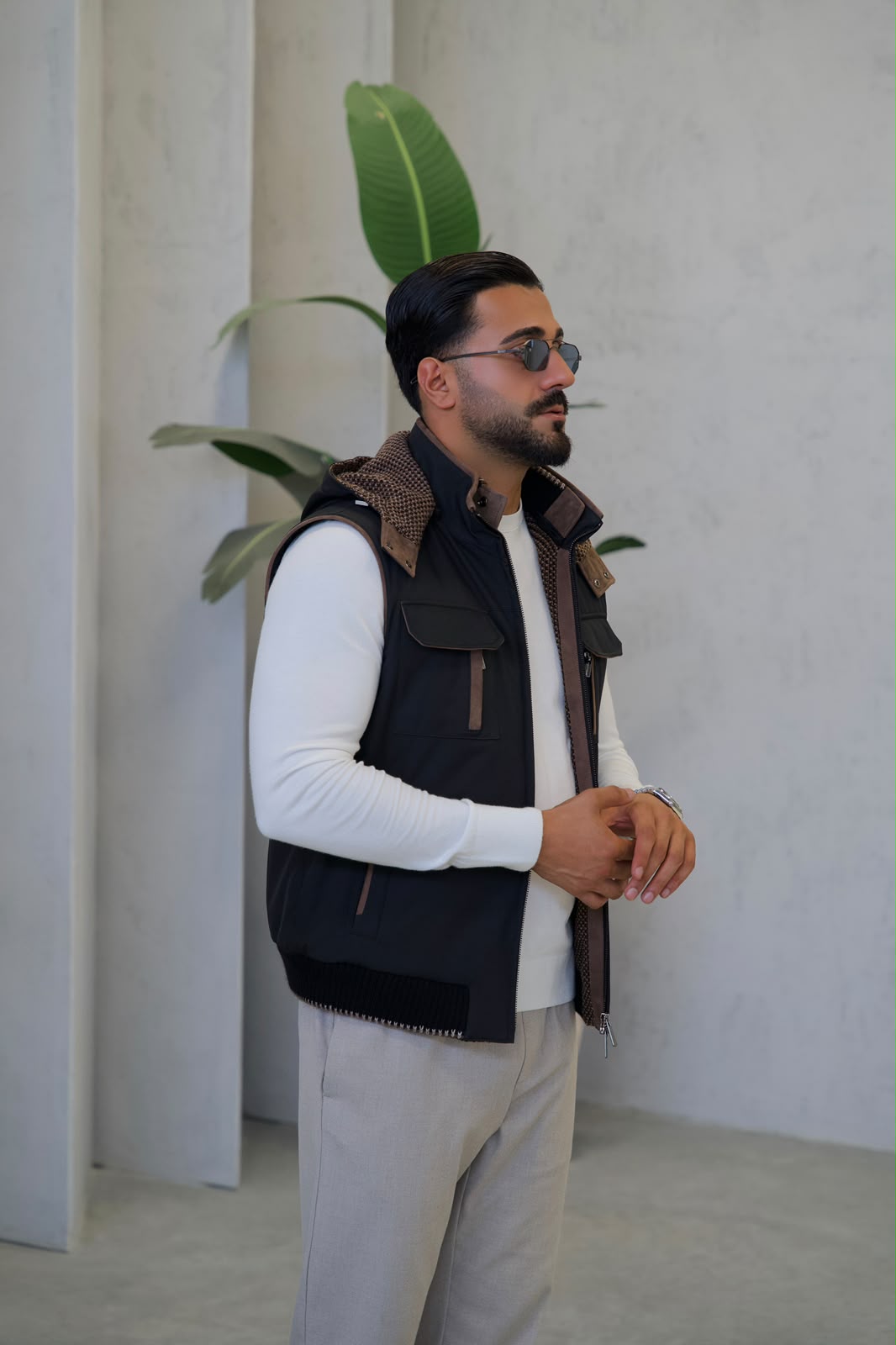 Stylish Men's Vest, Waterproof Fabric and Knitted Inner Lining