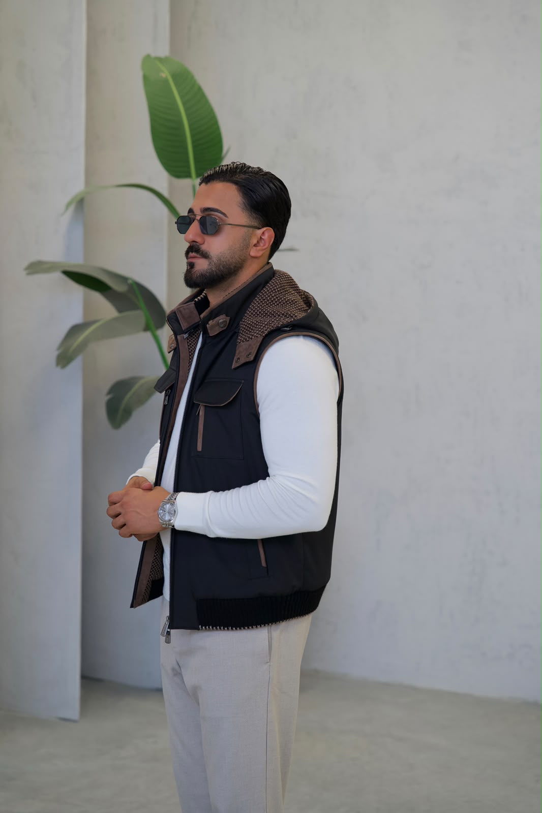 Stylish Men's Vest, Waterproof Fabric and Knitted Inner Lining
