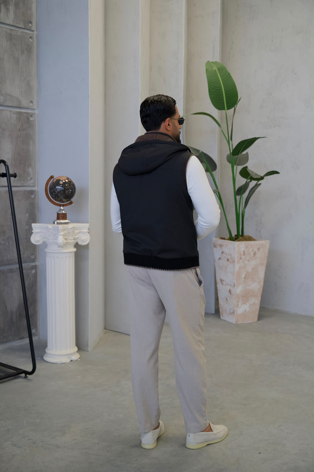 Stylish Men's Vest, Waterproof Fabric and Knitted Inner Lining