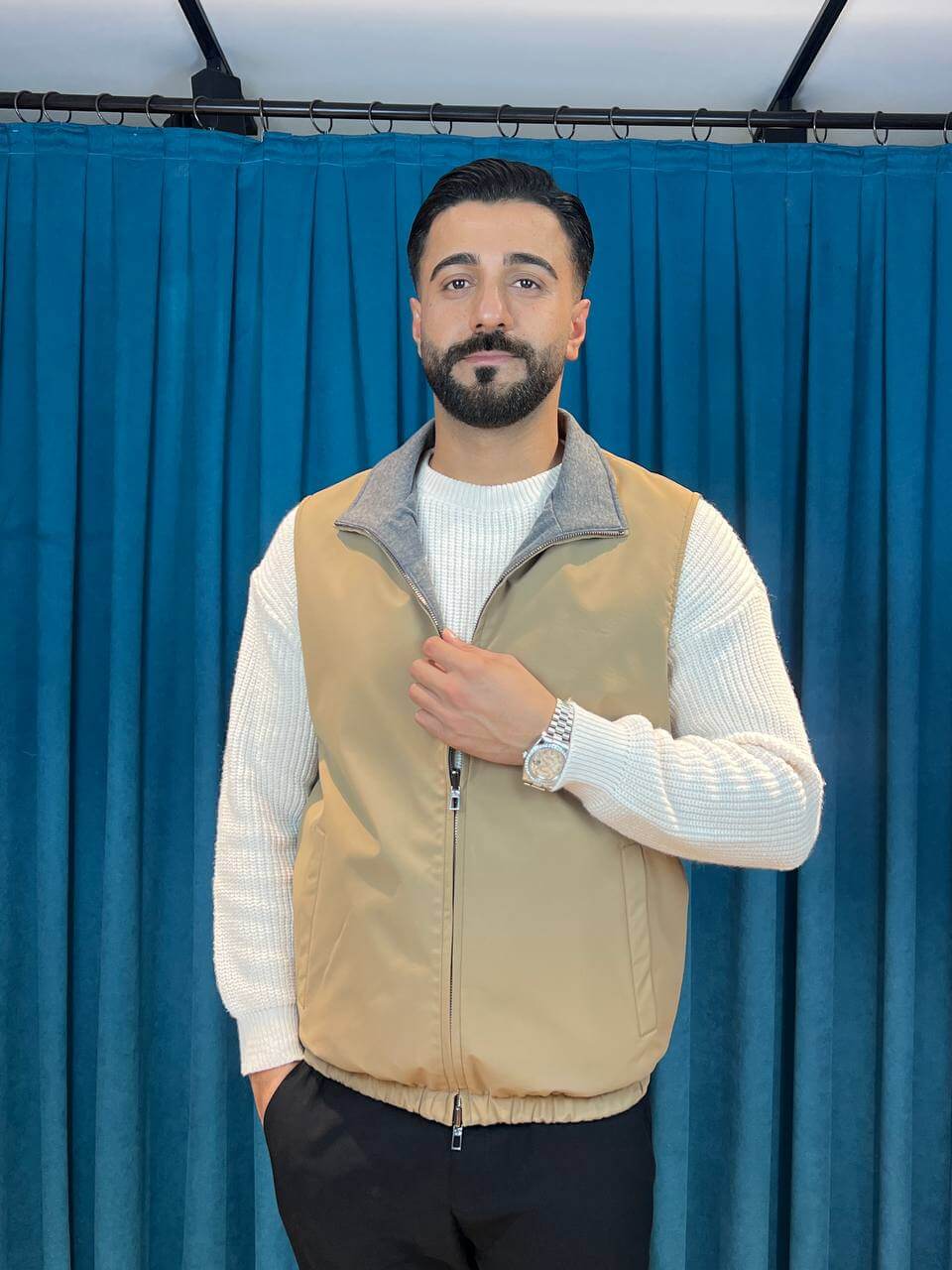 Reversible Waterproof Men’s Vest: Style and Function Combined -M938-