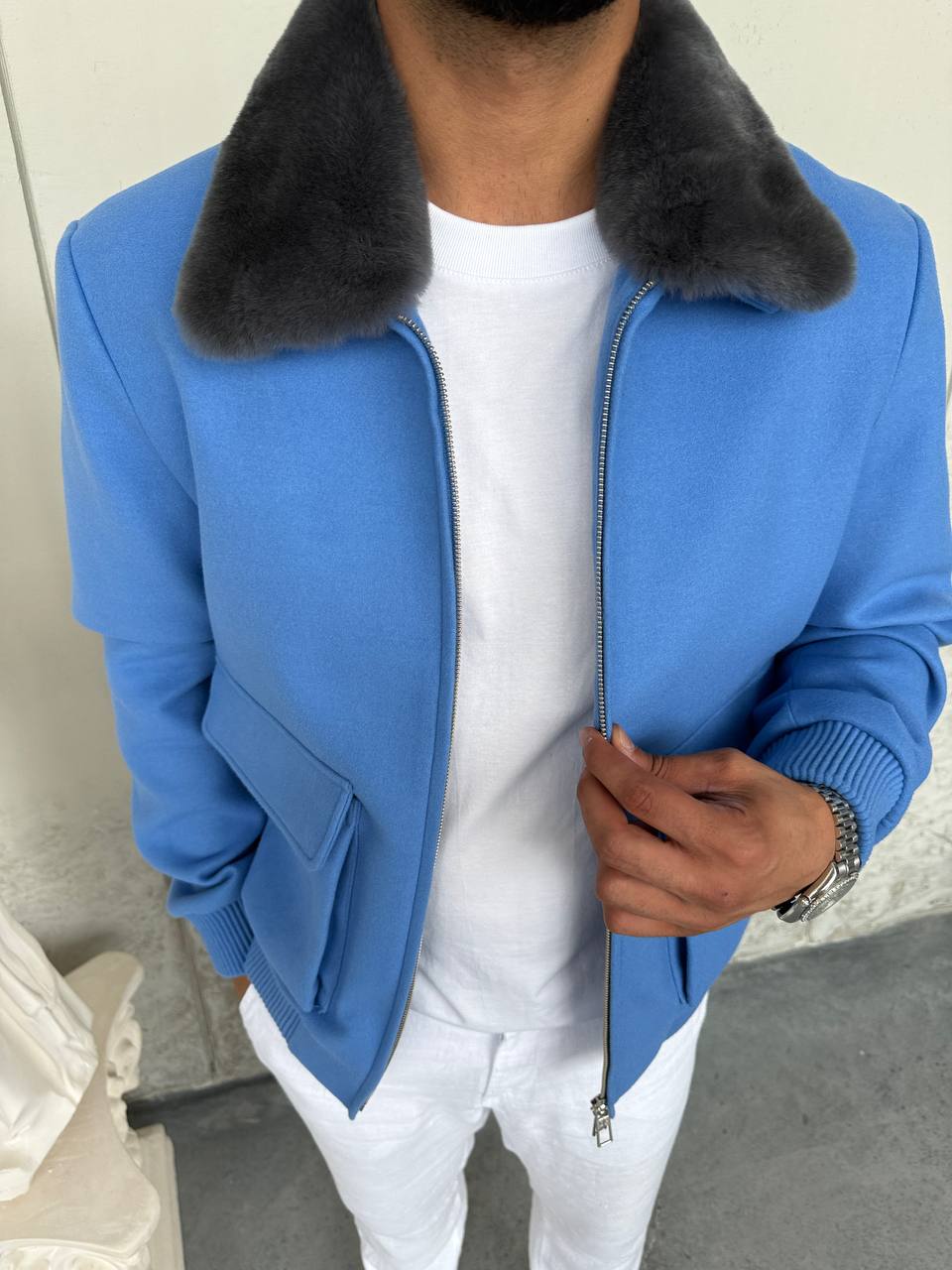 Luxury Touch: Cashmere Jacket with Rabbit Fur Collar