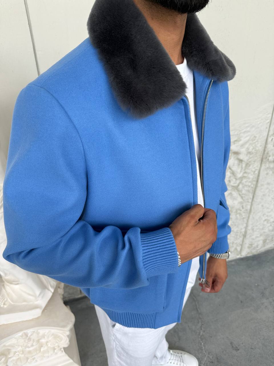 Luxury Touch: Cashmere Jacket with Rabbit Fur Collar