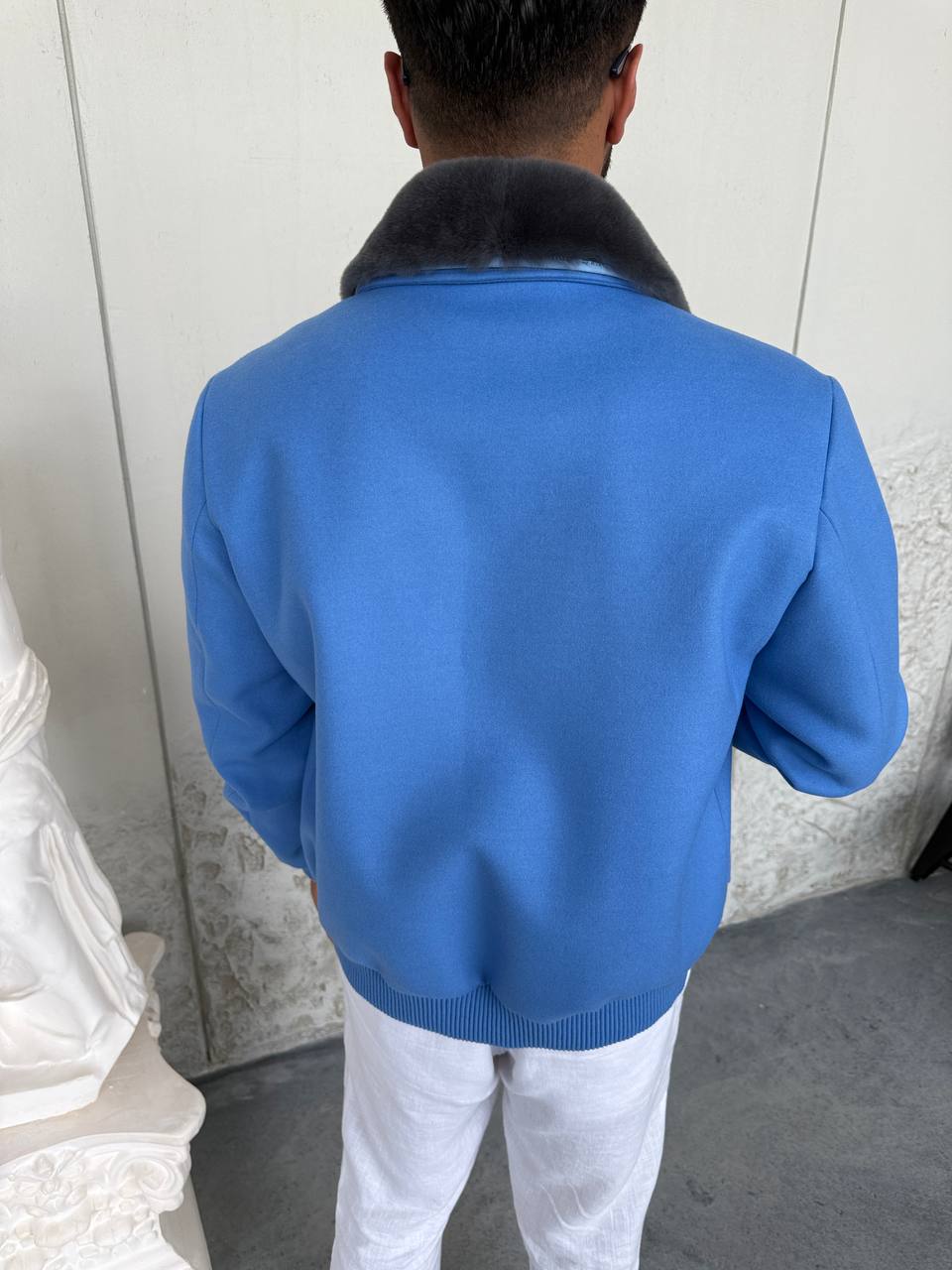 Luxury Touch: Cashmere Jacket with Rabbit Fur Collar