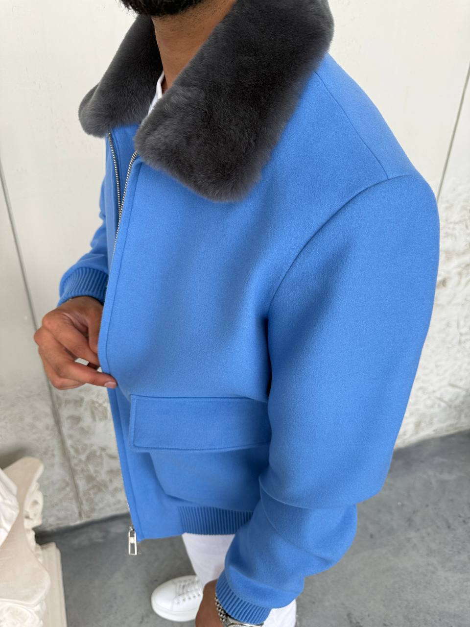 Luxury Touch: Cashmere Jacket with Rabbit Fur Collar