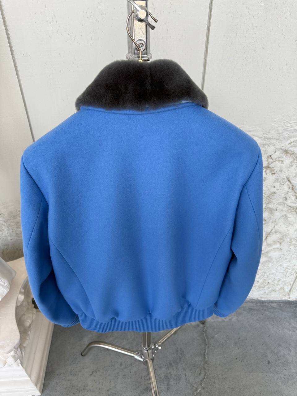 Luxury Touch: Cashmere Jacket with Rabbit Fur Collar