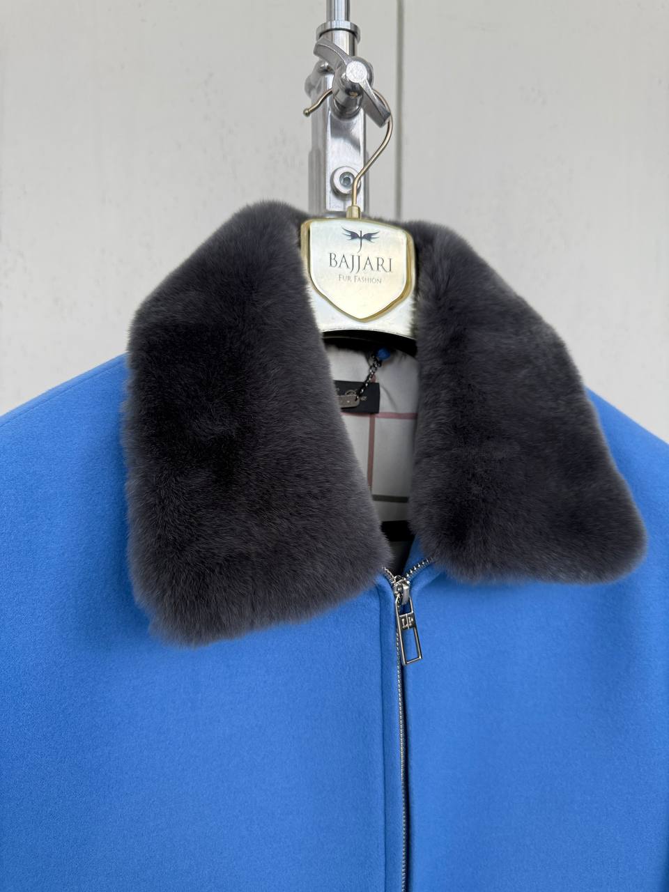 Luxury Touch: Cashmere Jacket with Rabbit Fur Collar