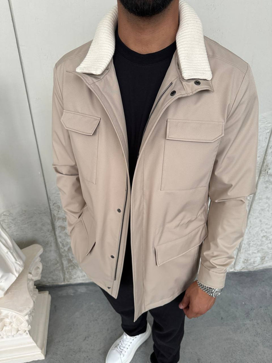 Lightweight Jacket with Four Pockets and Detachable Collar