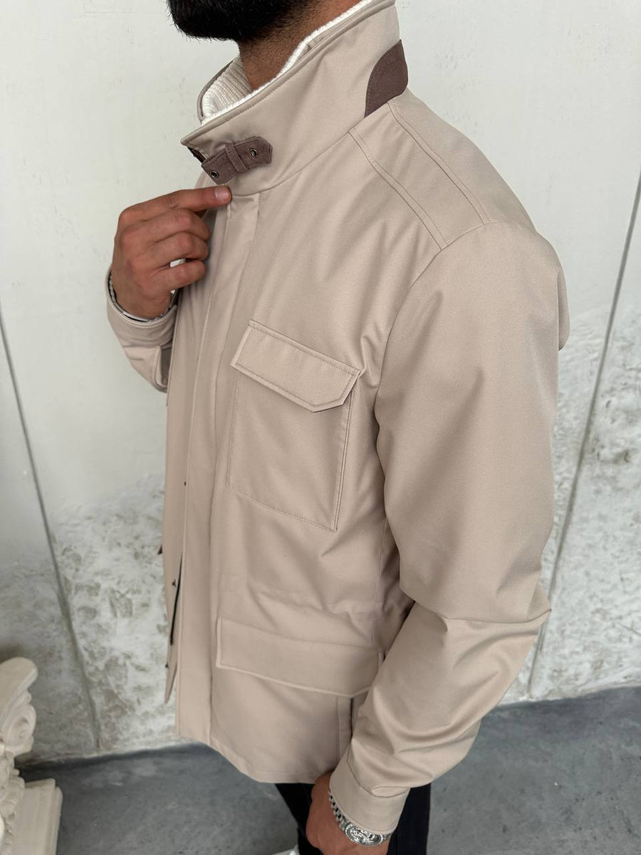 Lightweight Jacket with Four Pockets and Detachable Collar
