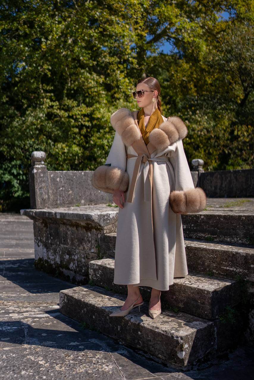 Luxurious Abaya with Alpaca Wool and Fox Fur Details-9021-