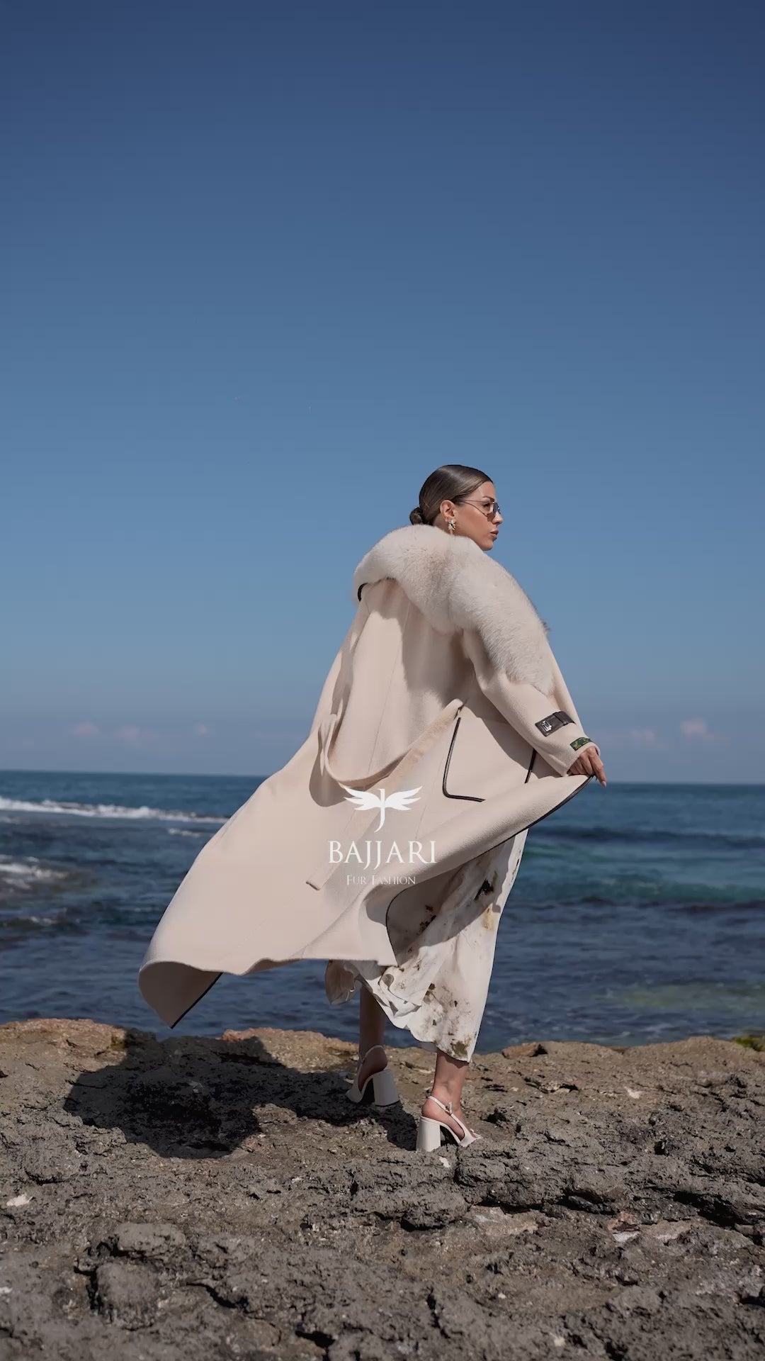 Elegant Design with Alpaca Lama Wool, Fox Fur Collar, and Leather Details -9452-