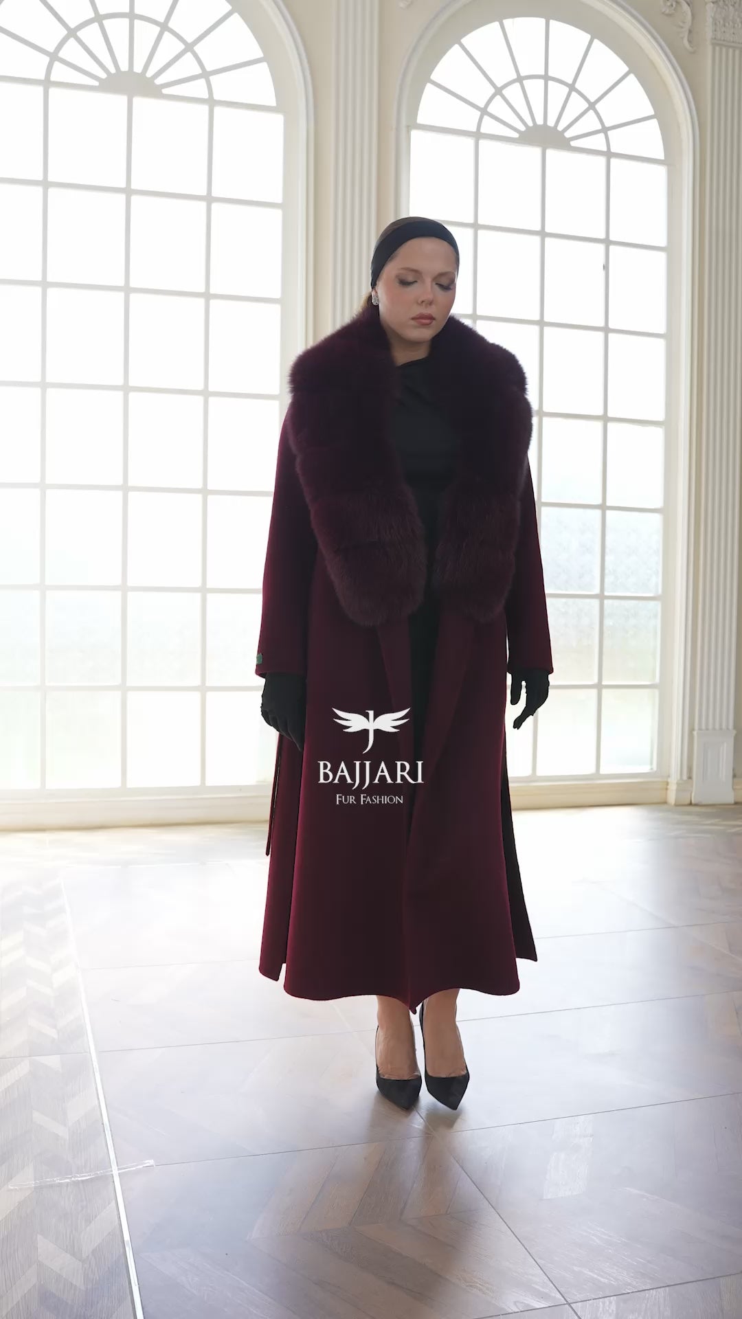 Women's Coat with the Elegance of Luxurious Zibellino Alpaca fabric with Fox Fur Collar Details -1113-