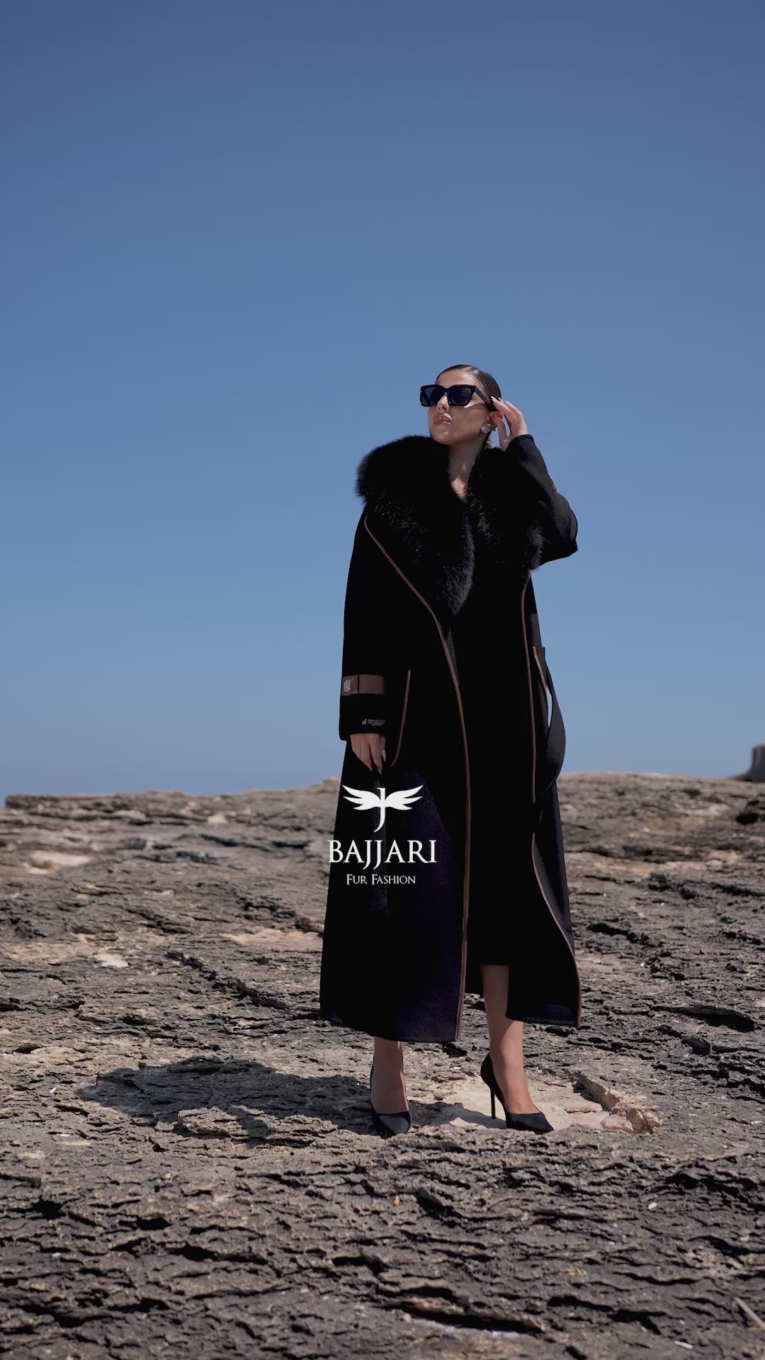 Elegant Design with Alpaca Lama Wool, Fox Fur Collar, and Leather Details -9452-