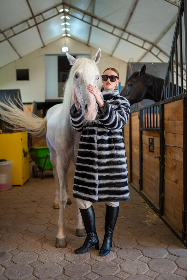 Women’s Rabbit Fur Jacket with Baby Collar and Striped Design – Adjustable Length for Versatile Style! - Görsel 2