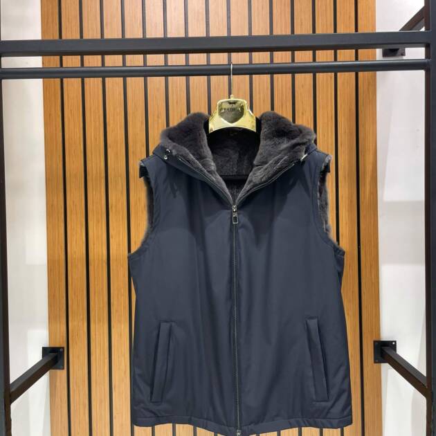 Men’s Hooded Waterproof Vest with Fur Lining M-283